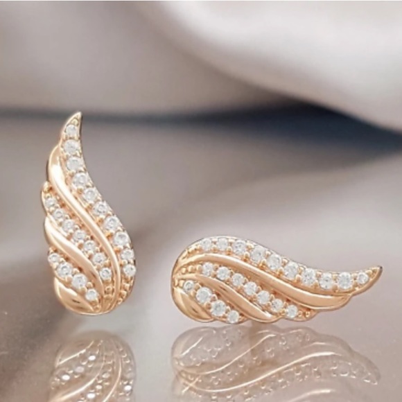 Jewelry - NEW 18k gold plated Stud Earrings